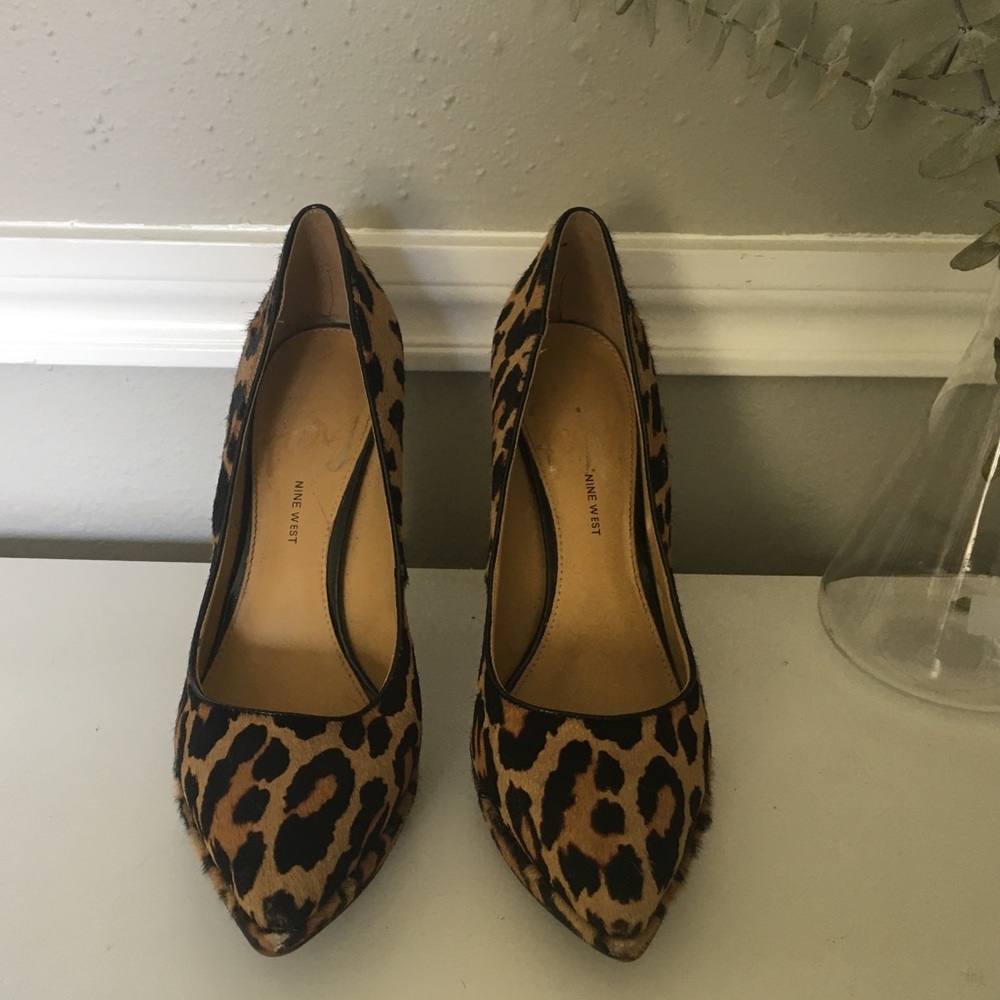 Nine West faux leopard fur pumps size 7.5